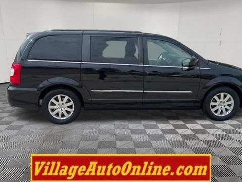 Used 2014 Chrysler Town & Country Touring FWD image 44