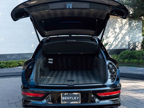 Used 2023 Bentley Bentayga Extended Wheelbase image 49