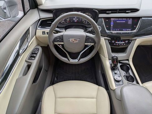 Used 2020 Cadillac XT6 Premium Luxury FWD image 16