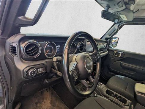 Used 2022 Jeep Gladiator Sport AWD/4WD image 9