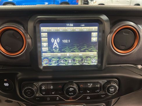 Used 2022 Jeep Gladiator Mojave w/ Cold Weather Group AWD/4WD image 22