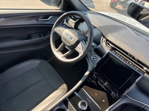 New 2025 Jeep Grand Cherokee L Altitude image 31