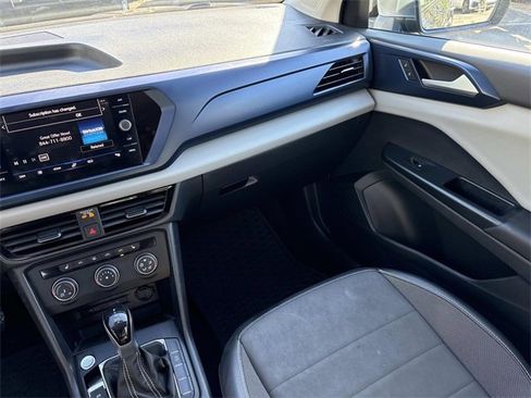 Used 2022 Volkswagen Taos SE image 14