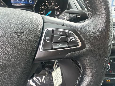 Used 2018 Ford Escape SE w/ SE Sport Appearance Package AWD/4WD image 32