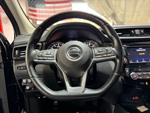 Used 2021 Nissan Rogue Sport SV image 21