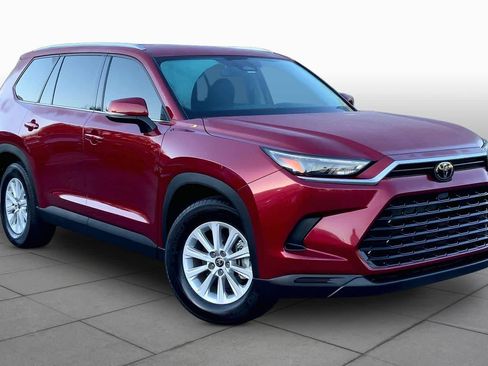 Used 2024 Toyota Grand Highlander XLE image 3