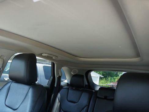 Used 2020 Ford Edge Titanium image 14