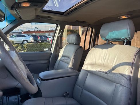 Used 1995 Ford Explorer Limited image 24
