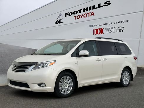Certified 2017 Toyota Sienna Limited Premium AWD/4WD image 3
