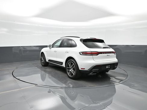 Certified 2025 Porsche Macan image 3