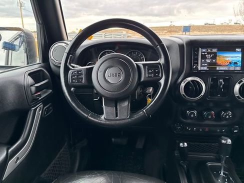 Used 2017 Jeep Wrangler Unlimited Sahara w/ Connectivity Group image 13