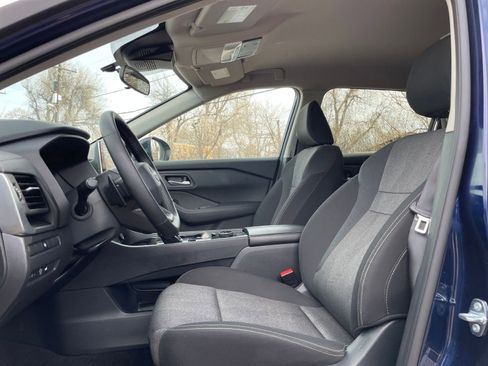 Used 2025 Nissan Rogue SV image 29