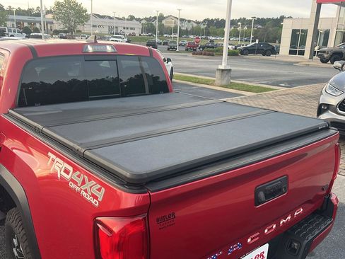 Used 2017 Toyota Tacoma TRD Off-Road w/ Premium & Technology Package image 35