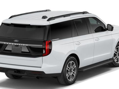 New 2026 Ford Expedition Active RWD image 3