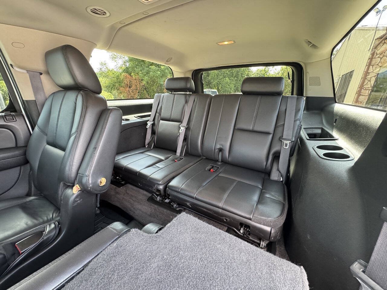 Used 2011 Chevrolet Suburban 2500 LT AWD/4WD image 17