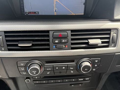 Used 2011 BMW 328i Convertible image 11