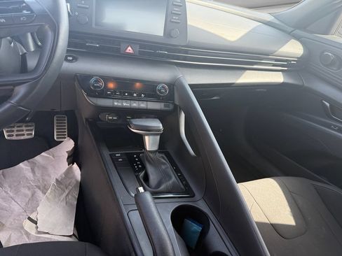 Used 2025 Hyundai Elantra Sport FWD image 23