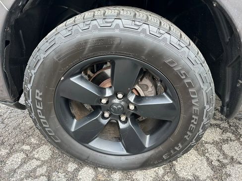 Used 2022 RAM 1500 Express w/ Wheel & Sound Group image 34