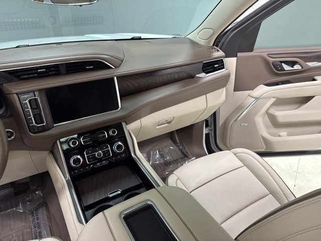 Used 2023 GMC Yukon XL Denali w/ Denali Reserve Package AWD/4WD image 24