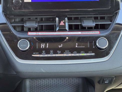 Used 2025 Toyota Corolla LE image 5