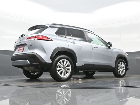 Used 2024 Toyota Corolla Cross LE image 31