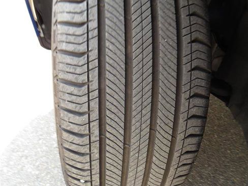 Used 2025 Mercedes-Benz GLC 300 4MATIC image 19