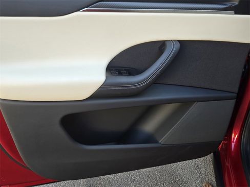 Used 2023 Tesla Model X Plaid image 11