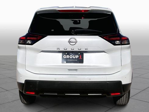 Used 2025 Nissan Rogue SV image 4