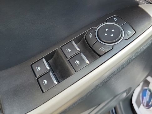 Used 2022 Ford Explorer Limited AWD/4WD image 19