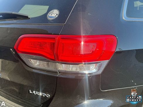 Used 2019 Jeep Grand Cherokee Laredo w/ 18" Wheel & 8.4" Radio Group image 11