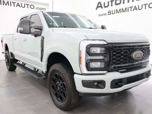 Used 2025 Ford F250 XLT w/ Black Appearance Package AWD/4WD image 2