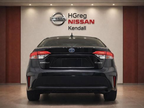 Used 2025 Toyota Corolla LE FWD image 6