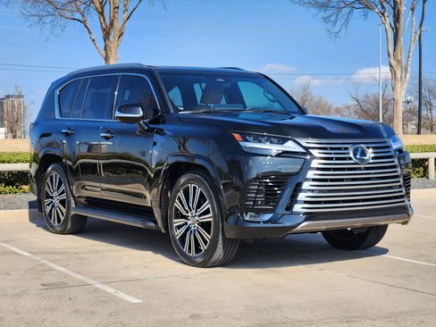 Used 2025 Lexus LX 600 4WD w/ Luxury Package image 2
