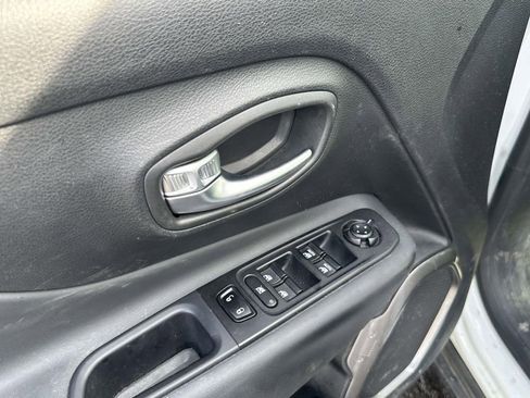 Used 2022 Jeep Renegade Latitude w/ Convenience Group image 17