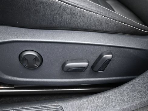 Used 2024 Volkswagen Jetta SE FWD image 12