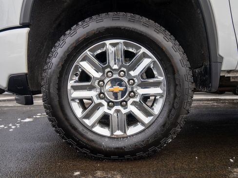 Used 2024 Chevrolet Silverado 2500 High Country image 2