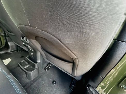 Used 2023 Jeep Wrangler Unlimited Rubicon 4xe AWD/4WD image 32
