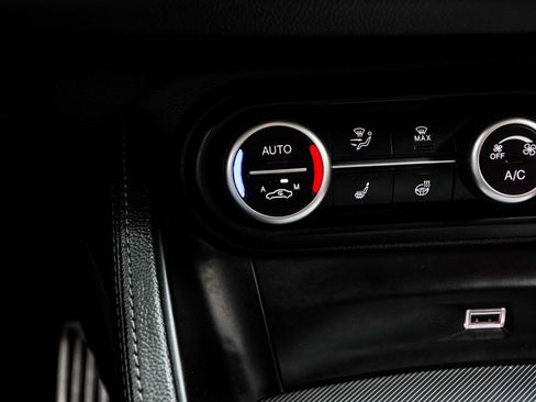 Used 2023 Alfa Romeo Stelvio Veloce image 24