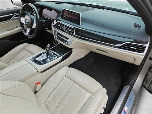 Used 2022 BMW 750i xDrive w/ M Sport Package image 21