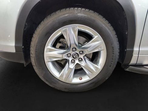 Used 2018 Toyota Highlander Limited FWD image 9
