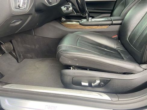 Used 2019 BMW 740i xDrive image 10