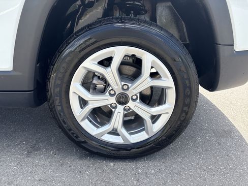 Certified 2025 Jeep Compass Latitude AWD/4WD image 14