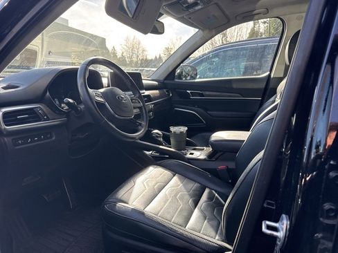 Used 2020 Kia Telluride SX w/ SX Prestige Package image 2