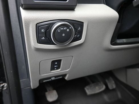 Used 2022 Ford F350 XLT w/ XLT Premium Package image 13