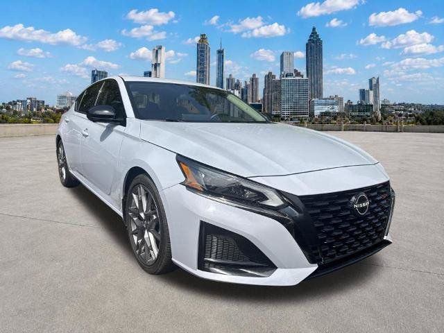 Certified 2024 Nissan Altima 2.0 SR FWD image 3