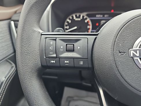 Used 2023 Nissan Rogue SV FWD image 17