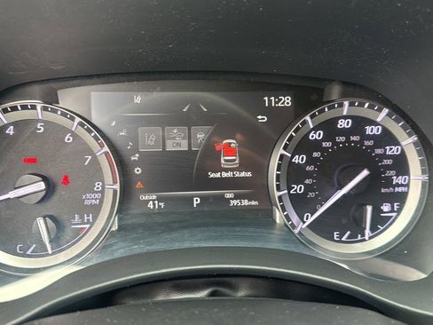 Used 2022 Toyota Highlander XLE image 25