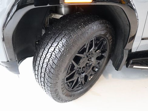 Used 2024 GMC Sierra EV Denali image 47