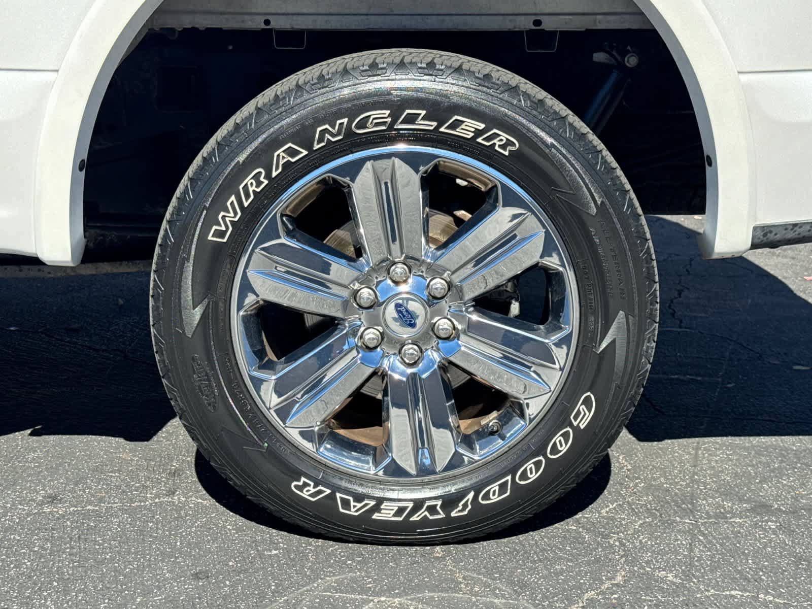 Used 2018 Ford F150 Lariat w/ Equipment Group 502A Luxury AWD/4WD image 26
