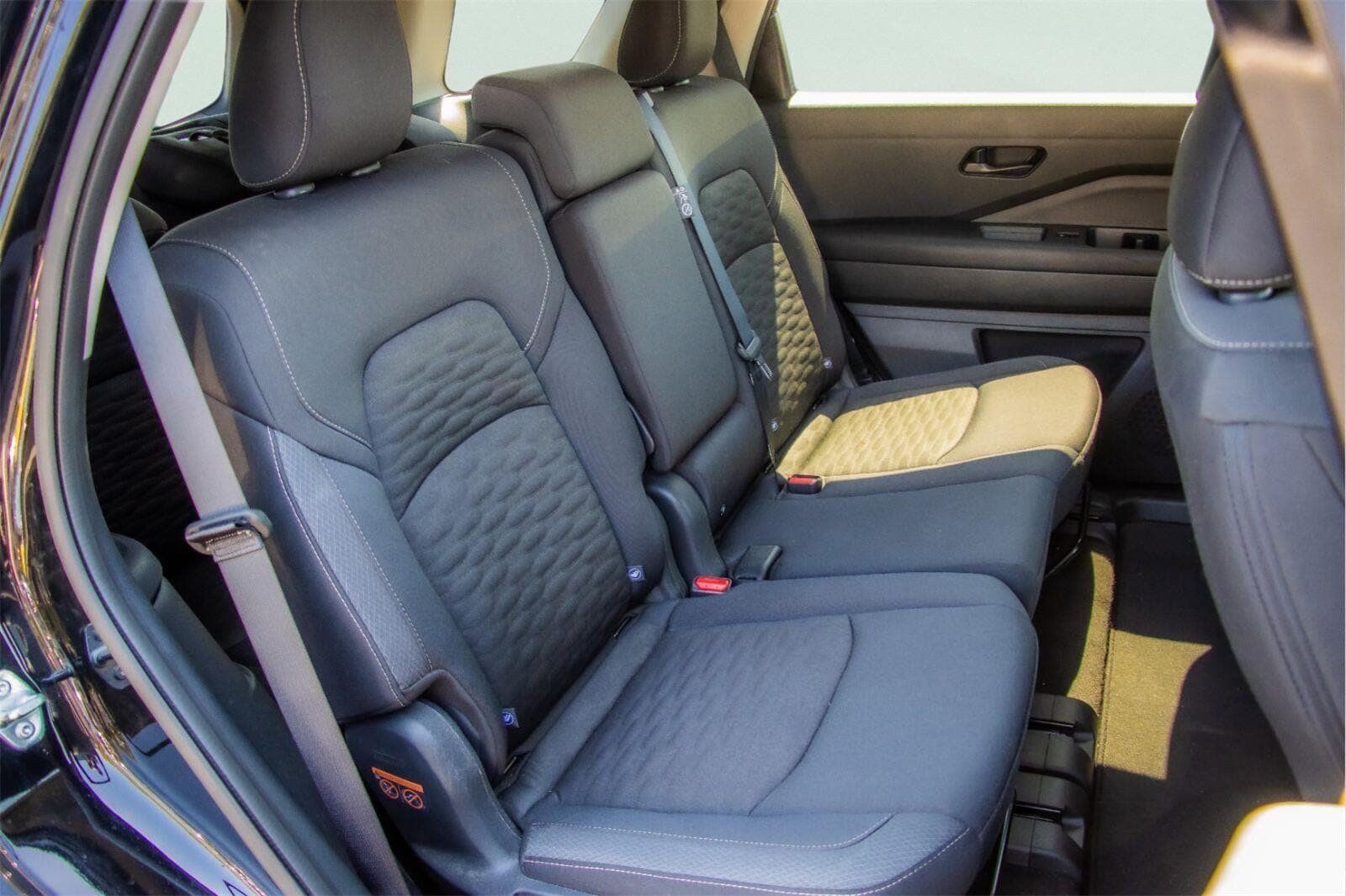 Used 2025 Nissan Pathfinder SV FWD image 7